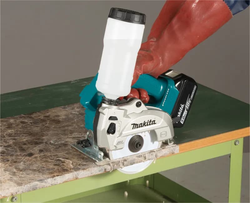 Makita DCC501ZJ Akülü Elmas Testere 18V