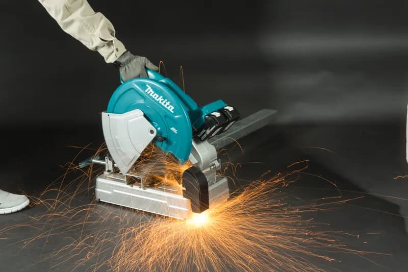 Makita DLW140PT2 Metal Kesme Makinası 2X18V